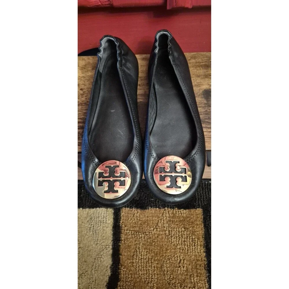 Tory Burch Size 9 (READ) Reva Black Leather Gold Medallion Logo Ballet Flats